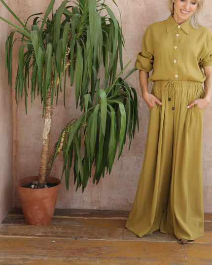 Komplet Olive Flow Set oliwkowy koszula + spodnie