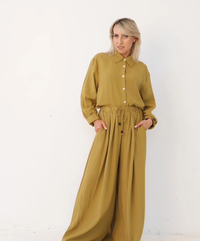 Komplet Olive Flow Set oliwkowy koszula + spodnie