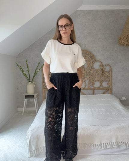 T-shirt Lemonada Black Trim śmietankowy z falbanką przy rękawie