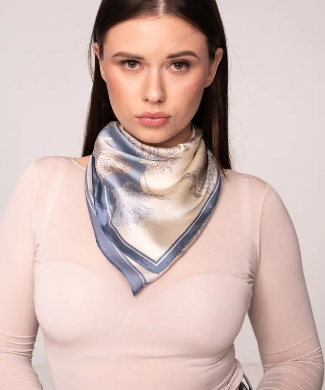 APASZKA KREMOWO NIEBIESKA W KWIATY