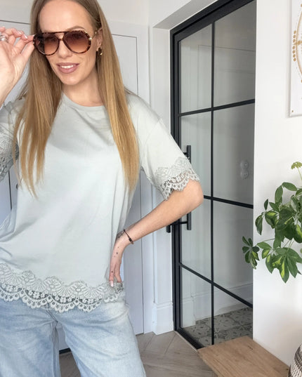 T-shirt Lucky miętowy z koronką Lemonada
