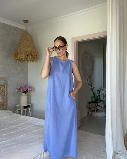 Zwiewna sukienka Laguna maxi bez rękawów z odkrytymi plecami niebieska
