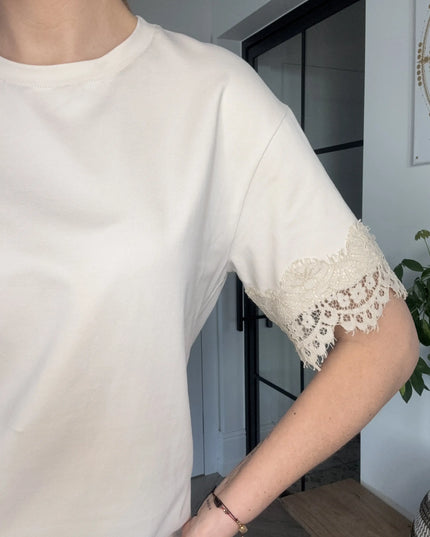 T-shirt Lucky beżowy z koronką Lemonada