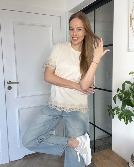 T-shirt Lucky beżowy z koronką Lemonada