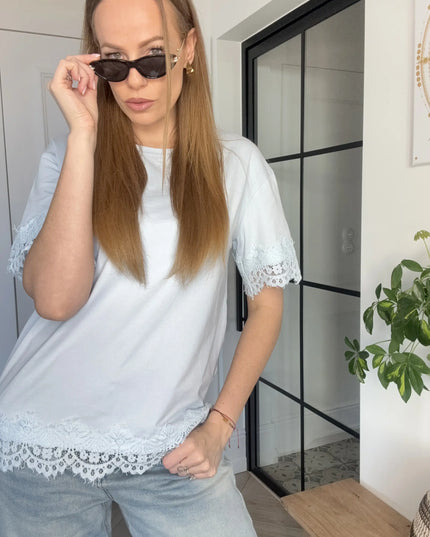 T-shirt Lucky błękitny z koronką Lemonada
