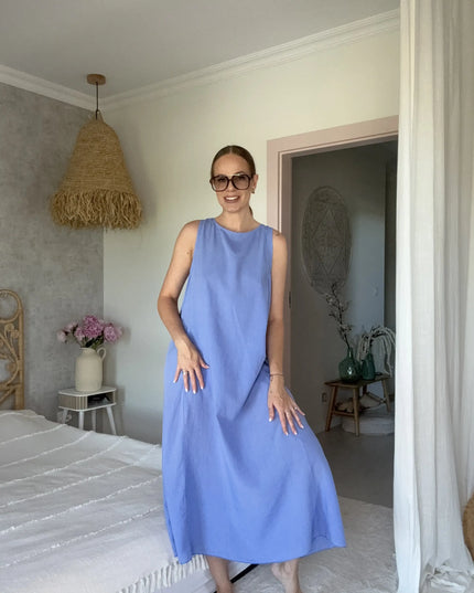Zwiewna sukienka Laguna maxi bez rękawów z odkrytymi plecami niebieska