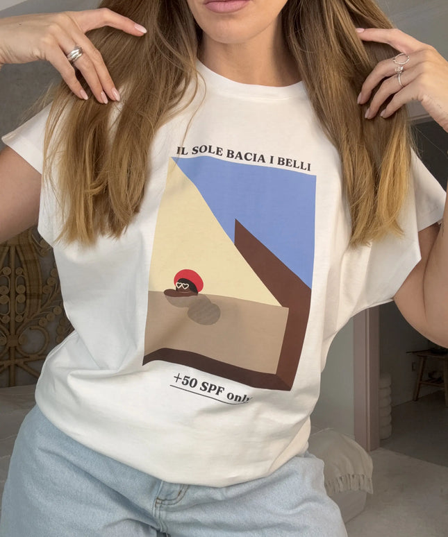 Bawełniany t-shirt z włoskim napisem Il Sole Bacia i Belli biały