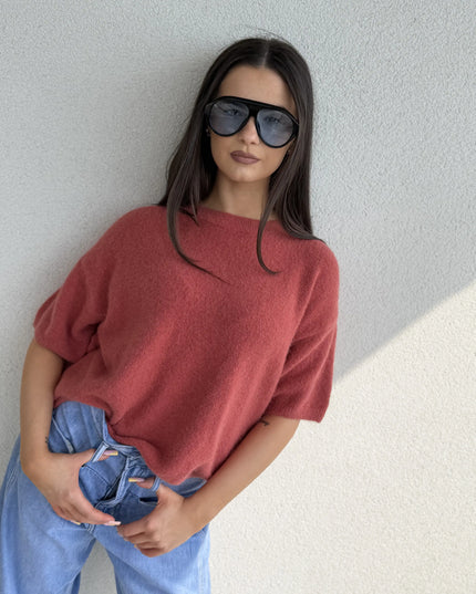 Sweter Elise z krótkim rękawem i dekoracyjnymi guzikami terracotta