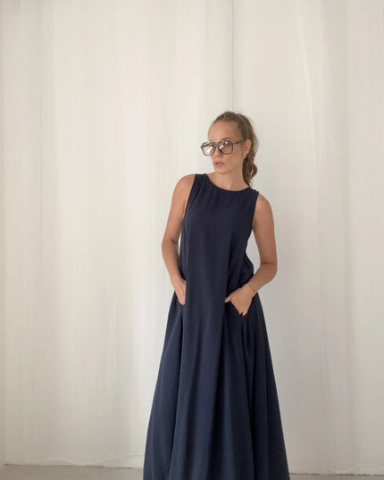 Zwiewna sukienka maxi granatowa Erica