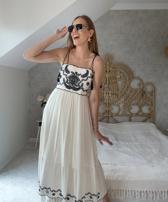 Kremowa sukienka boho Mykonos z granatowym haftem