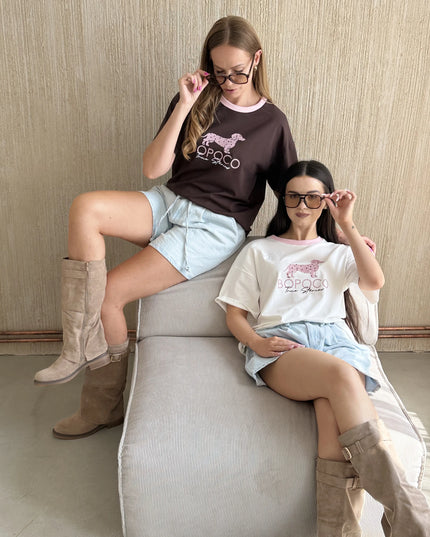 Biały t-shirt z jamnikiem True Stories