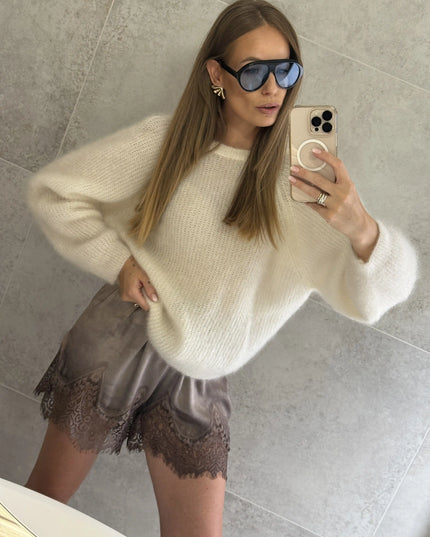 Sweter Vesa z dekoltem kremowy 74% kid moher
