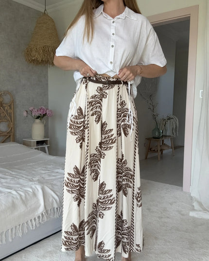 Letnie spodnie z wiskozy Laguna w czekoladowy wzór palm