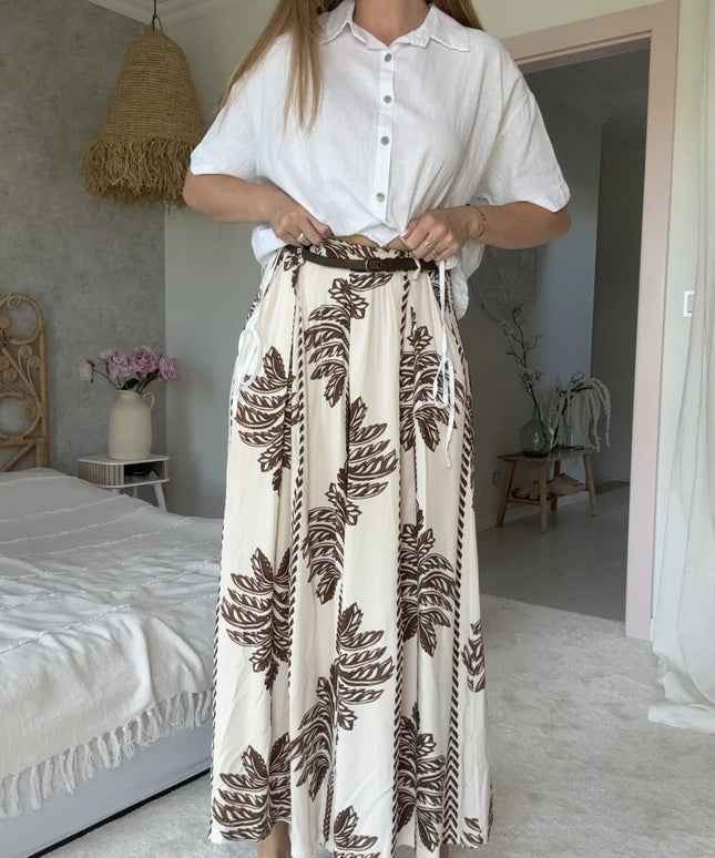 Letnie spodnie z wiskozy Laguna w czekoladowy wzór palm