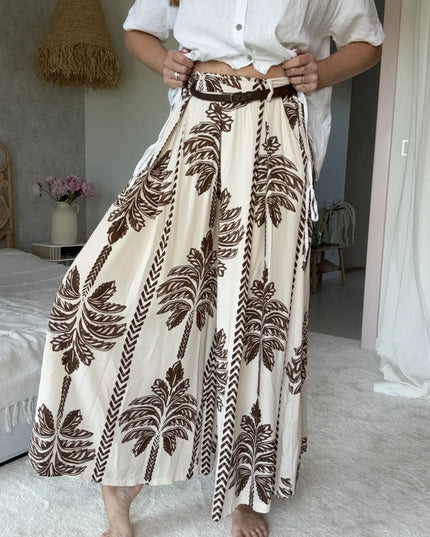 Letnie spodnie z wiskozy Laguna w czekoladowy wzór palm