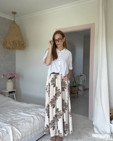 Letnie spodnie z wiskozy Laguna w czekoladowy wzór palm