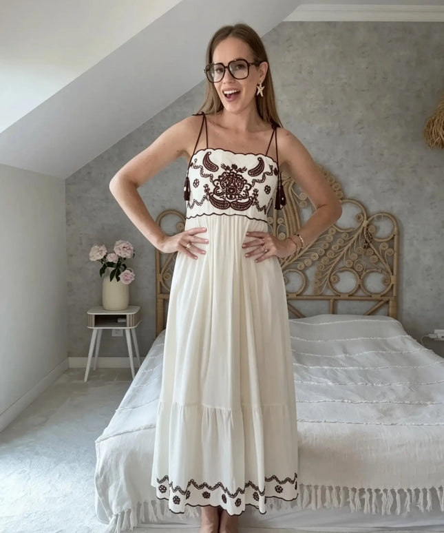 Kremowa sukienka boho Mykonos z czekoladowym haftem